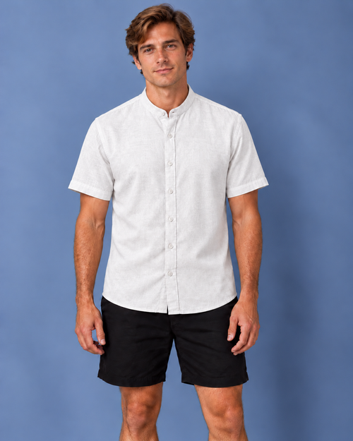 Camisa gola padre masculina de linho Bandol branca, vista de frente